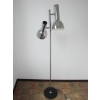 Lampa vintage z chromowanego metalu i czarną podstawą